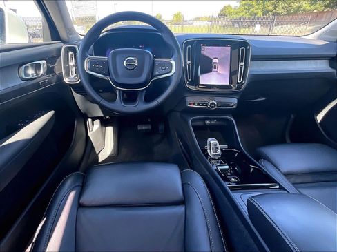 Used 2023 Volvo XC40 B5 Ultimate w/ Protection Package Premier AWD/4WD image 8
