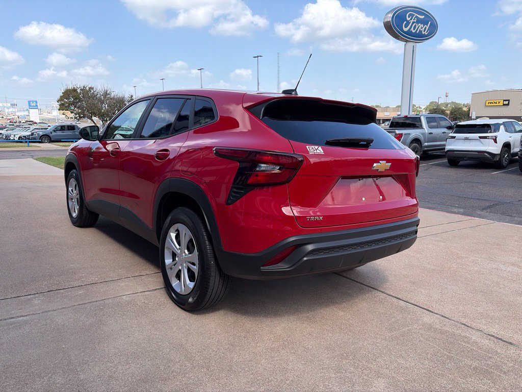 Used 2026 Chevrolet Trax LS FWD image 5