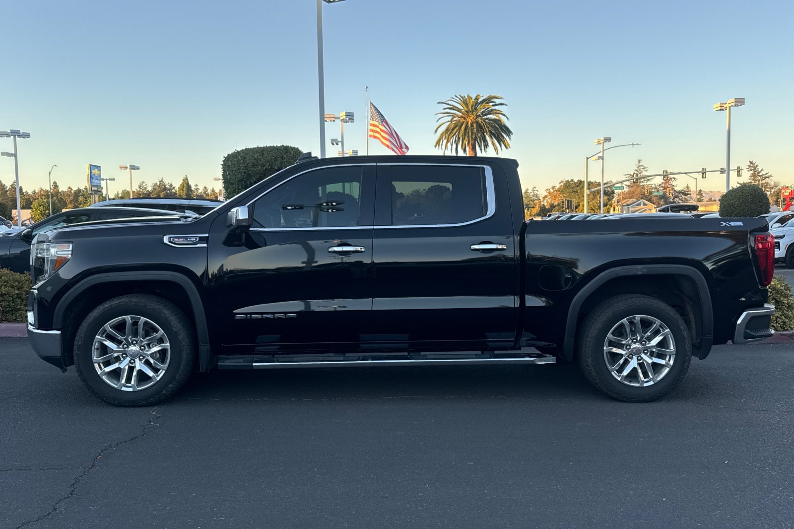 Used 2020 GMC Sierra 1500 SLT w/ SLT Premium Package AWD/4WD image 8