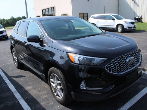 Used 2024 Ford Edge SEL w/ Convenience Package AWD/4WD image 2