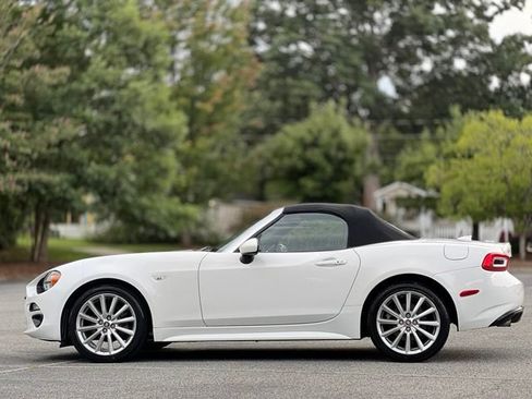Used 2018 FIAT 124 Spider Lusso w/ Convenience Group RWD image 16