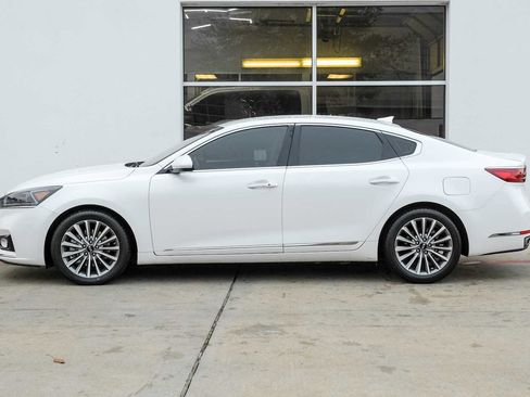 Used 2019 Kia Cadenza Premium image 11