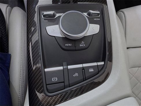 Used 2021 Audi R8 V10 w/ Premium Package image 21