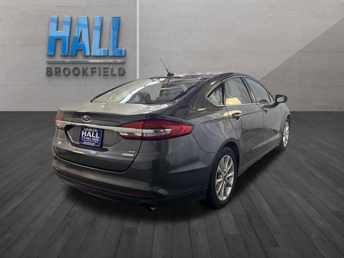 Used 2017 Ford Fusion SE w/ Fusion SE Technology Package image 5