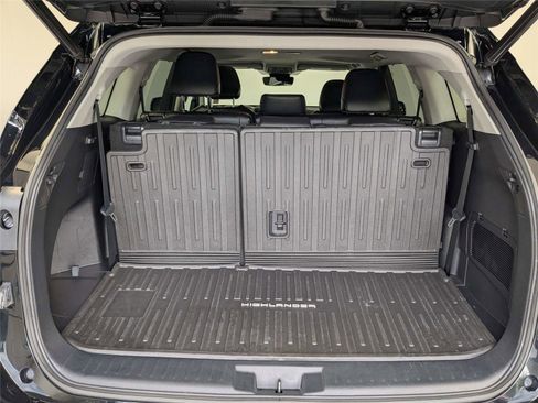 Used 2022 Toyota Highlander XLE FWD image 8