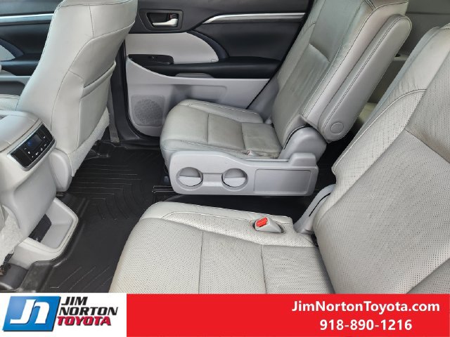 Used 2019 Toyota Highlander Limited FWD image 31