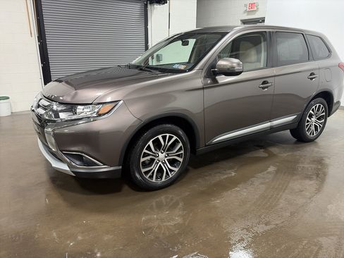 Used 2018 Mitsubishi Outlander SE image 6
