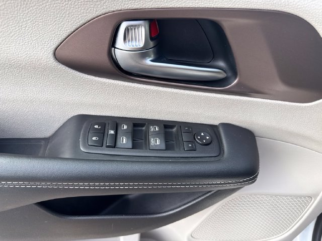 Used 2023 Chrysler Voyager LX FWD image 11