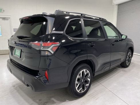 Used 2025 Subaru Forester Premium AWD/4WD image 8