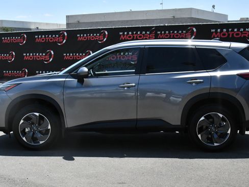 Used 2025 Nissan Rogue SV w/ SV Premium Package FWD image 4