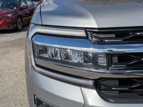 Used 2024 Ford Expedition Limited image 10