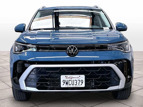 Used 2025 Volkswagen Taos SE AWD/4WD image 2