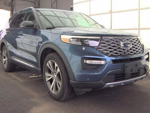 Used 2020 Ford Explorer Platinum w/ Premium Technology Package image 2