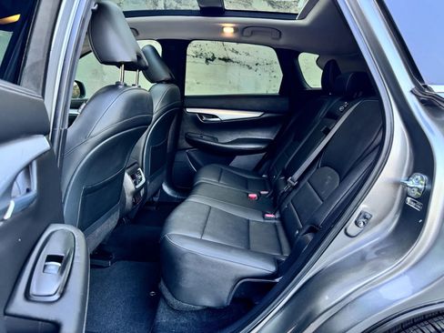 Used 2019 INFINITI QX50 Luxe FWD image 21