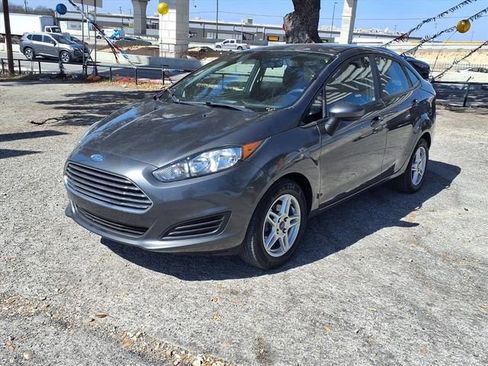 Used 2017 Ford Fiesta SE FWD image 3
