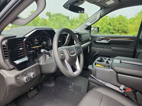 New 2026 GMC Sierra 1500 SLE image 11