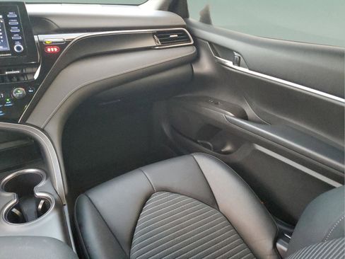 Used 2023 Toyota Camry SE image 12