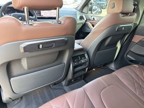 Used 2025 BMW X5 sDrive40i w/ Premium Package image 13