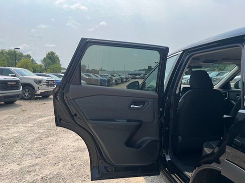 Used 2023 Nissan Rogue SV AWD/4WD image 28