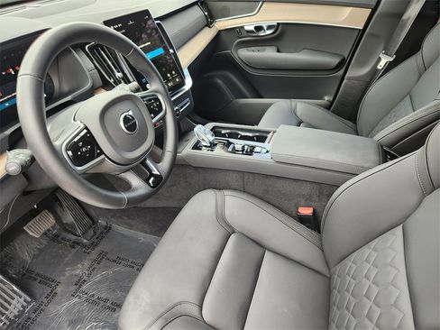 Used 2025 Volvo XC90 B6 Plus image 6