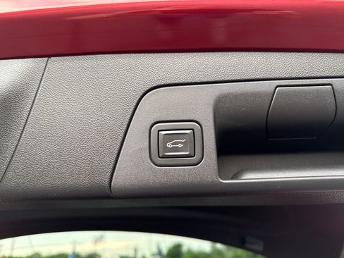 Certified 2022 Buick Envision Essence w/ Technology Package II AWD/4WD image 36