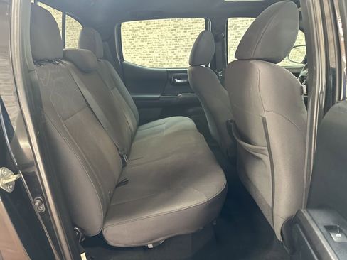 Used 2017 Toyota Tacoma TRD Off-Road image 12