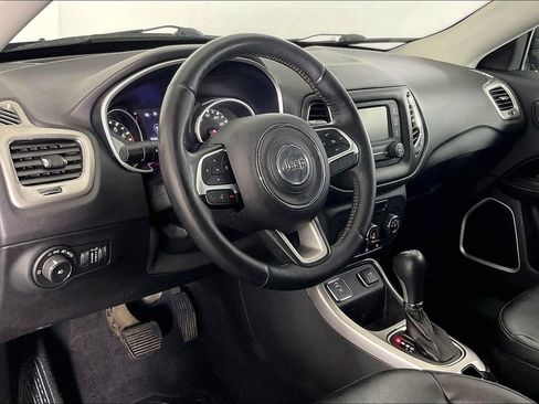 Used 2017 Jeep Compass Latitude w/ Cold Weather Group FWD image 15