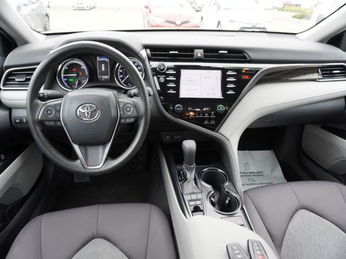 Used 2019 Toyota Camry LE image 2