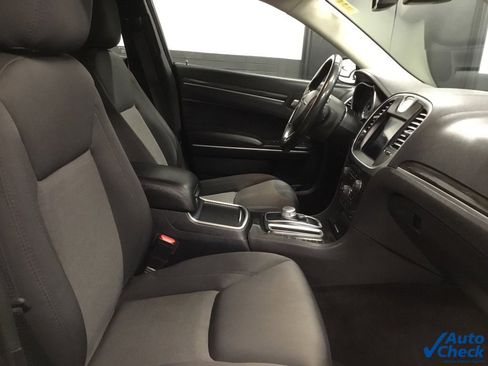 Used 2018 Chrysler 300 Touring w/ Sport Appearance Package image 35