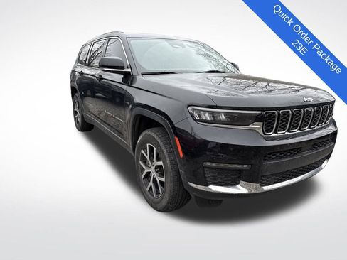 Used 2023 Jeep Grand Cherokee L Limited w/ Luxury Tech Group II image 3