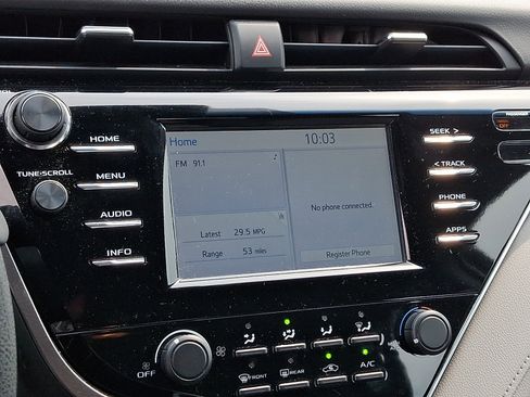 Used 2018 Toyota Camry FWD image 16
