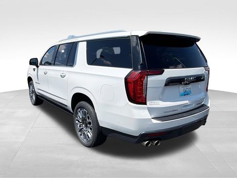 Used 2023 GMC Yukon XL Denali Ultimate AWD/4WD image 6