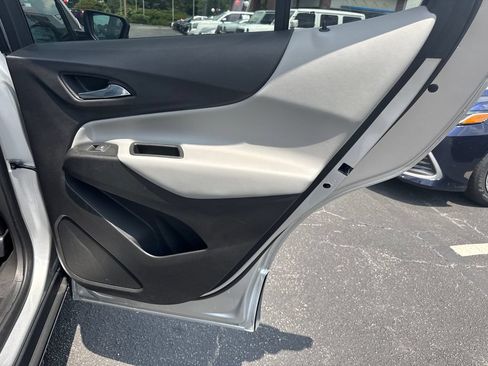 Used 2020 Chevrolet Equinox LS w/ LS Convenience Package FWD image 17