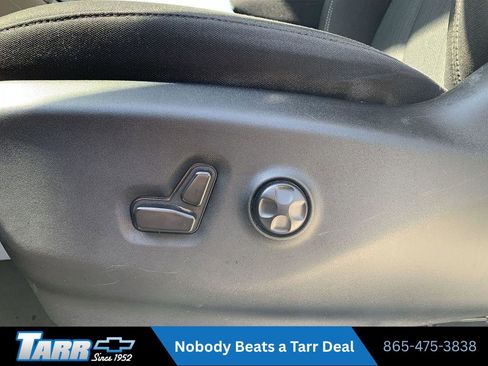 Used 2023 Chrysler Voyager LX FWD image 14