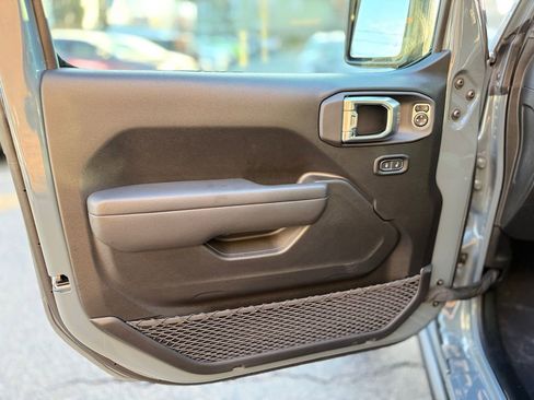 New 2026 Jeep Gladiator Mojave w/ Dual Top Group image 18