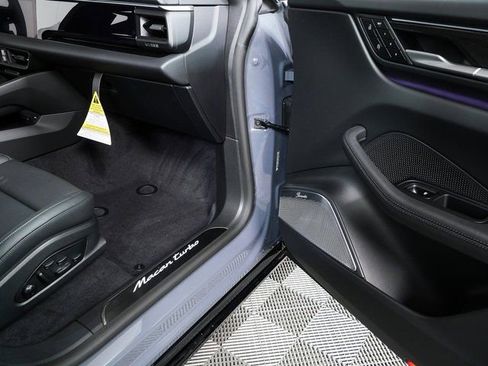 New 2026 Porsche Macan Turbo Electric image 27