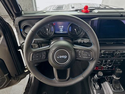 Used 2025 Jeep Wrangler Unlimited Rubicon 4xe image 14