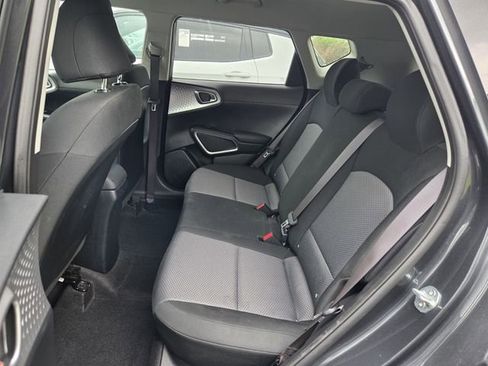 Used 2025 Kia Soul LX w/ LX Technology Package FWD image 7