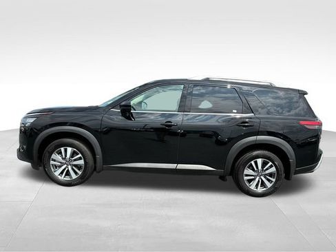 Certified 2025 Nissan Pathfinder SL FWD image 2