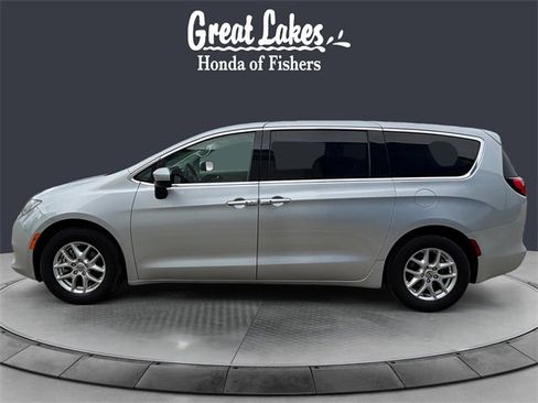 Used 2023 Chrysler Voyager LX image 2