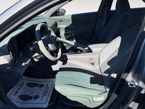Certified 2022 Hyundai Elantra SEL w/ Preferred Accessory Package FWD image 10