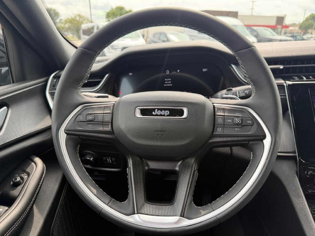 Used 2023 Jeep Grand Cherokee Altitude AWD/4WD image 29