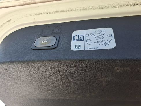Used 2017 Ford Escape Titanium FWD image 13