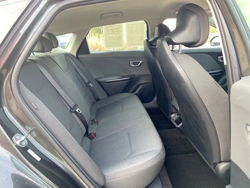 Used 2025 Kia K4 LXS image 9