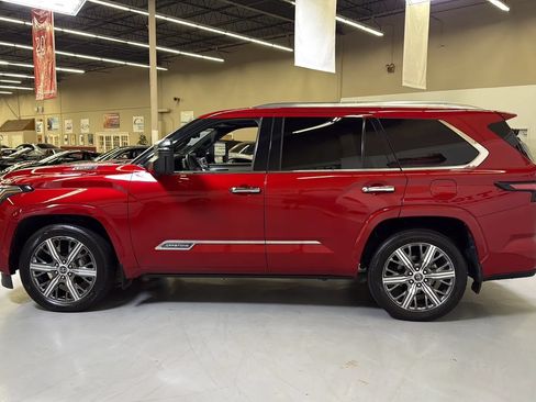 Used 2023 Toyota Sequoia Capstone AWD/4WD image 7