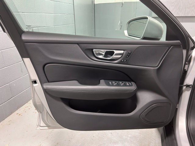 Used 2025 Volvo V60 B5 Cross Country Plus AWD/4WD image 9