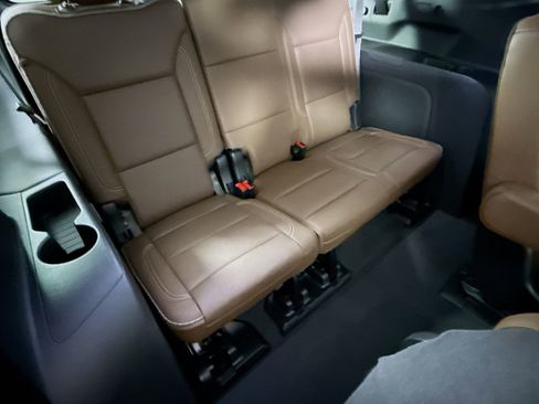 Used 2024 Chevrolet Suburban High Country w/ Advanced Technology Package image 30