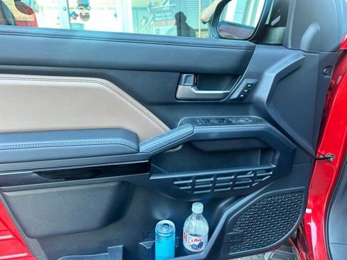 Used 2025 Toyota 4Runner Limited AWD/4WD image 23