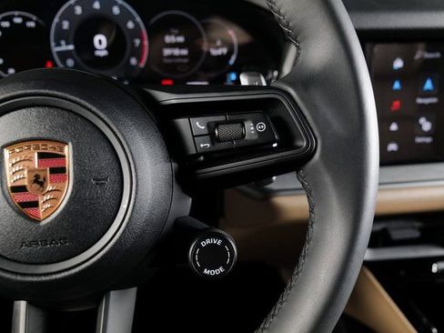 Used 2025 Porsche Cayenne image 20