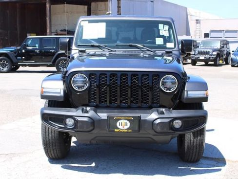 Used 2022 Jeep Gladiator Sport AWD/4WD image 2